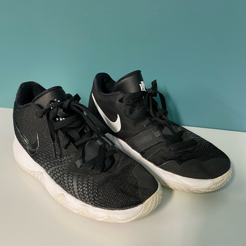 Nike - Kylie Irving - basketball shoes youth 6